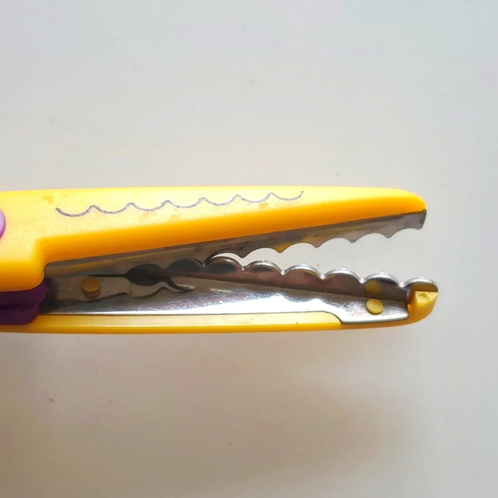 Set of 4‎ Provo Craft & Fiskars Decorative Edge Scissors for Papercraft